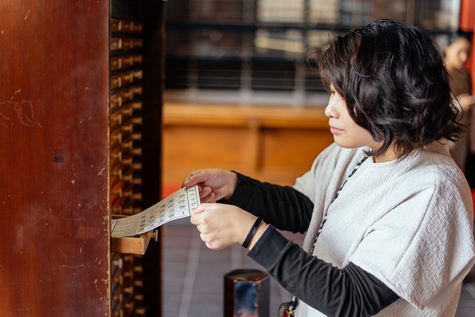 Tokyo History: Sensoji Temple & Asakusa District Private Tour - Hozomon Gate and the age manju stop