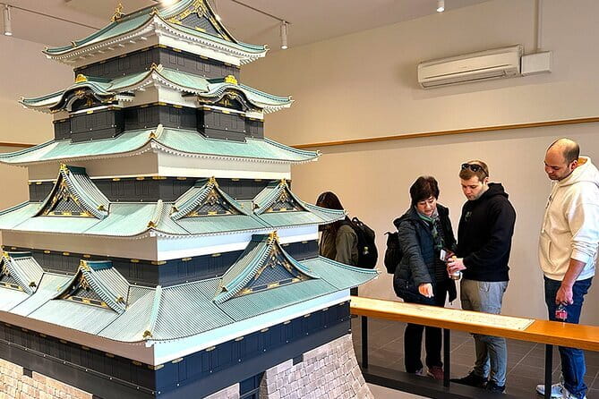 Tokyo Imperial Palace and Heritage of Edo Castle Private Tour - What a private guide changes