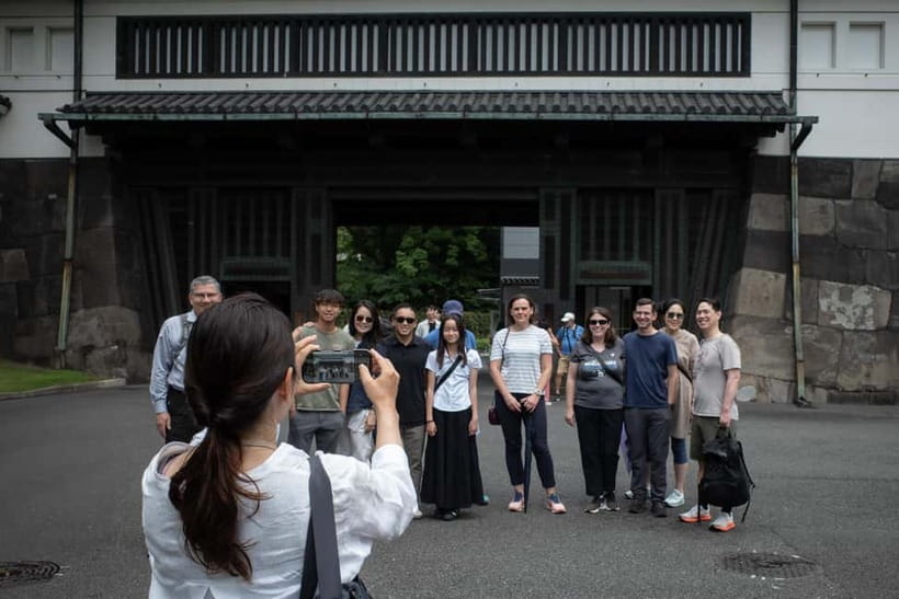 Tokyo: Imperial Palace East Gardens Walking Tour - Why Edo Castle makes the gardens more interesting