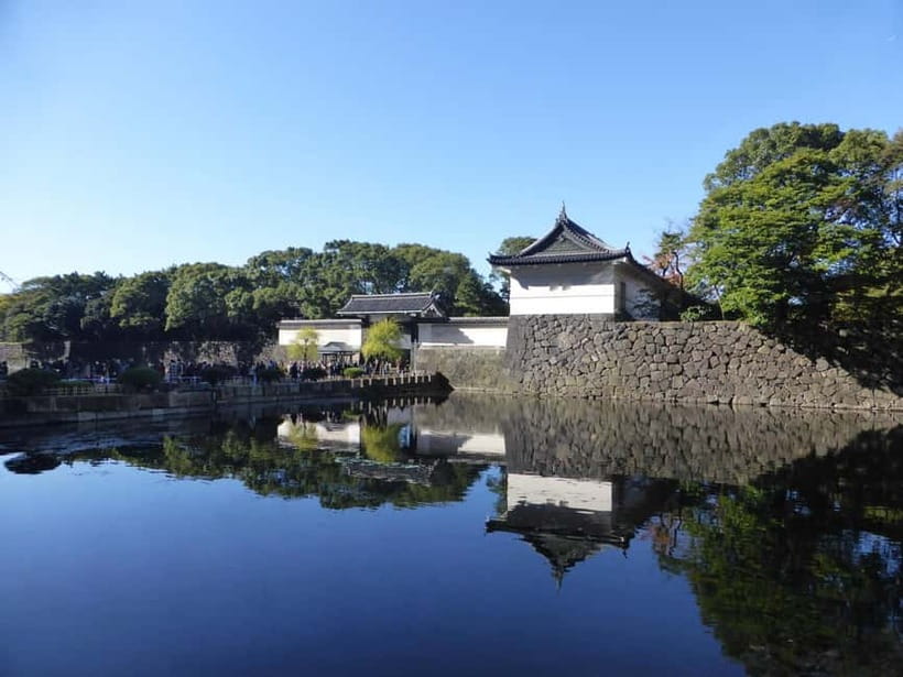 Tokyo: Imperial Palace East Gardens Walking Tour - Stone walls, guard houses, and the castle’s defensive logic
