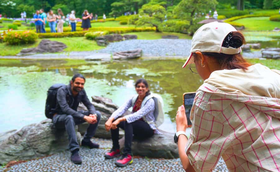 Tokyo: Imperial Palace Japanese History Walking Tour - Samurai homes and the old social order