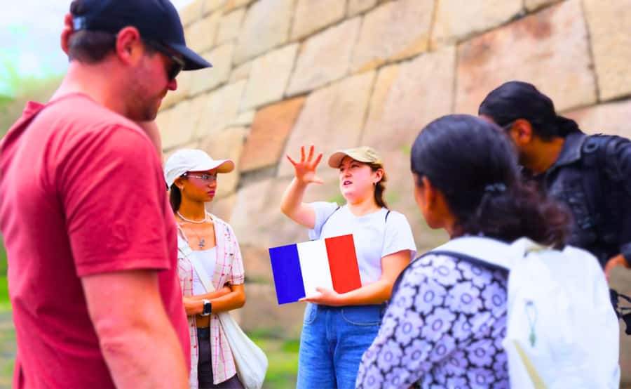 Tokyo: Imperial Palace, the history of Japan (ENGLISH GUIDE) - Passing through Otemon, the great main gate