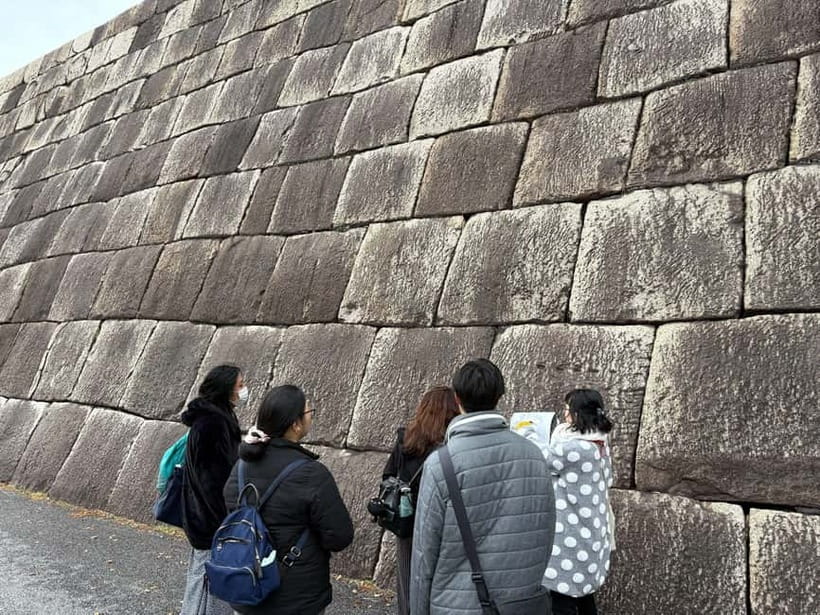 Tokyo: Imperial Palace with Nostalgic Alley Kagurazaka tour - Starting at Marunouchi and Tokyo Station