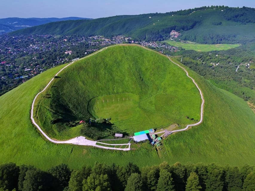 Tokyo:Izu Penisula Train Mt Omuro, Capybara Sightseeing Trip - The guide and the small-group feel