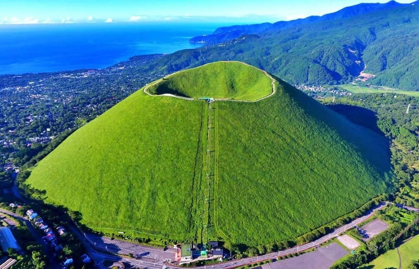 Tokyo: Izu Scenic Oceanview Train, Volcano, Coast Day Trip - The Resort 21 train and the Pacific outside your window