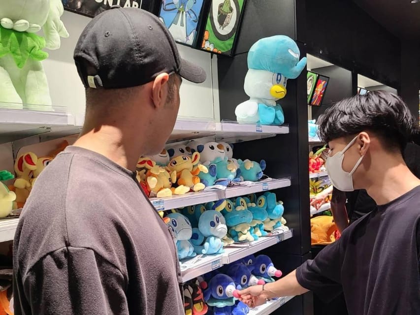 Tokyo: Japanese anime stores with ramen lunch in Shibuya - Why a guide helps in a shopping district