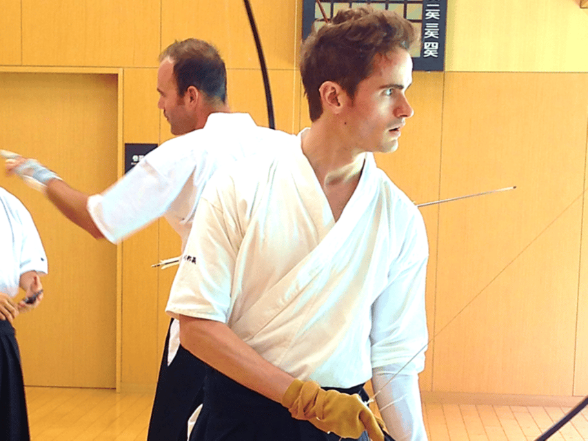 Tokyo: Japanese Archery (Kyudo) Experience - Entering an official hall, not a tourist set