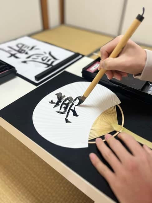 Tokyo: Japanese Calligraphy Lesson with Skilled Instructor - Thirty minutes with brush and practice paper