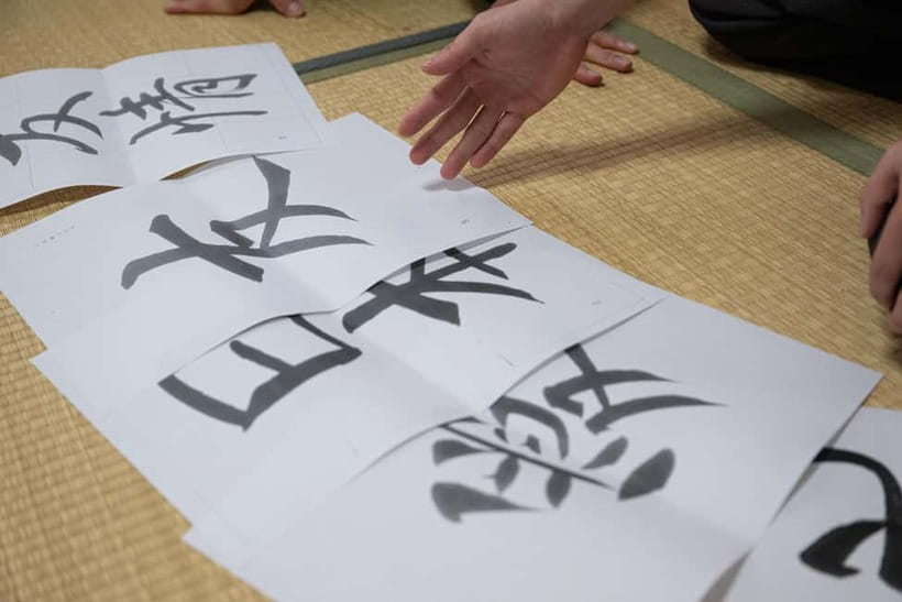 Tokyo: Japanese Calligraphy Lesson with Skilled Instructor - Turning your best writing into a souvenir