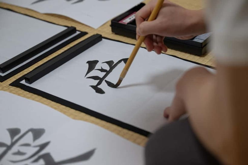 Tokyo: Japanese Calligraphy Lesson with Skilled Instructor - The commemorative photo and the human side of the class