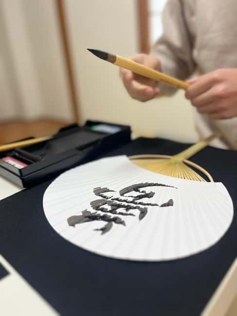 Tokyo: Japanese Calligraphy Lesson with Skilled Instructor - Who should book this experience