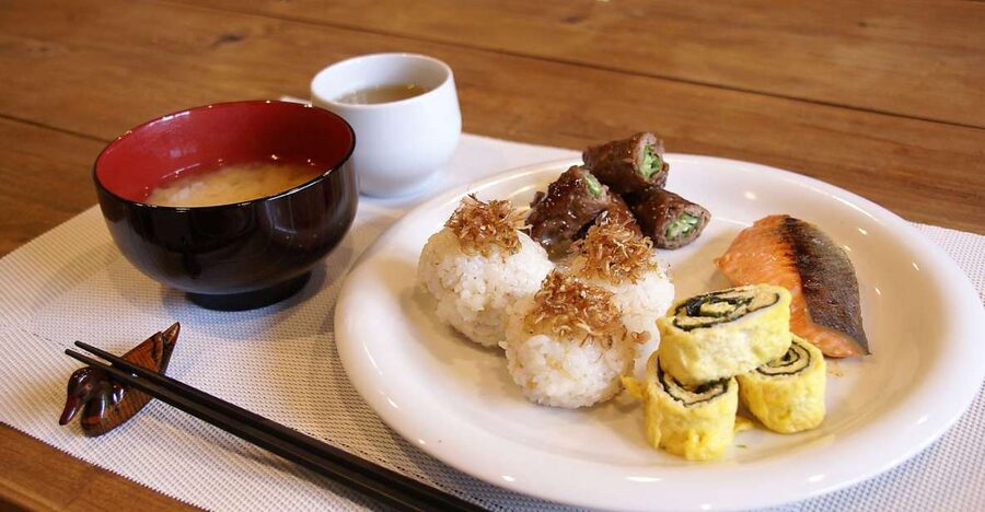 Tokyo: Japanese Home-style Cooking Class with Meal - Cooking dashi, the base of the meal