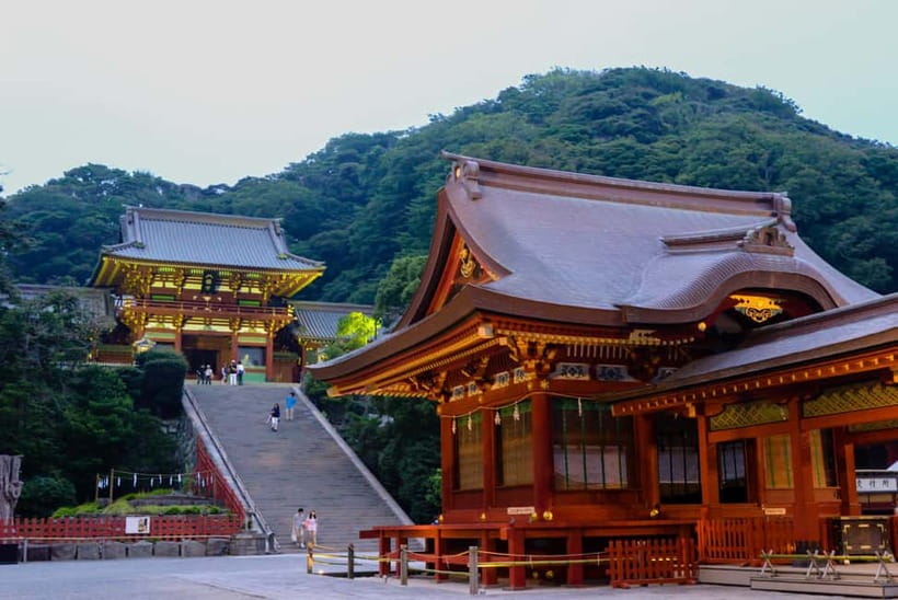 Tokyo: Kamakura & Enoshima Day Tour with Pickup & Train Ride - The Slam Dunk crossing at Kamakura High School