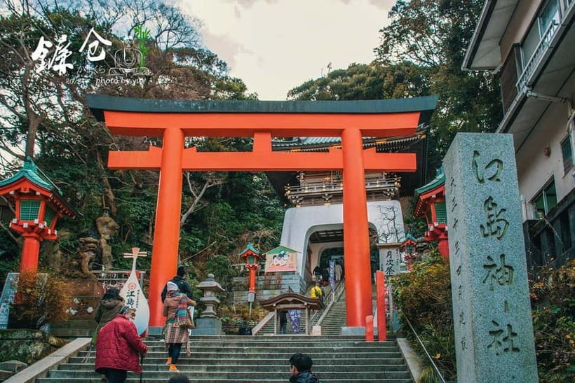 Tokyo: Kamakura & Enoshima Day Tour with Pickup & Train Ride - Komachi Street for snacks and small purchases