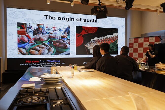 Tokyo: Kappodo sushi Live Workshop - Watching fish being cut in front of you