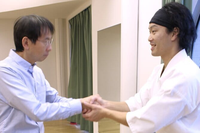 Tokyo: Karate Experience with Former All-Japan Champion - Starting with a bow and controlled breathing