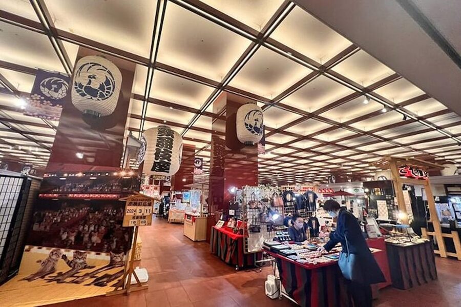 Tokyo: Know about Kabuki performing - Ginza Walking - The famous Ginza clock tower