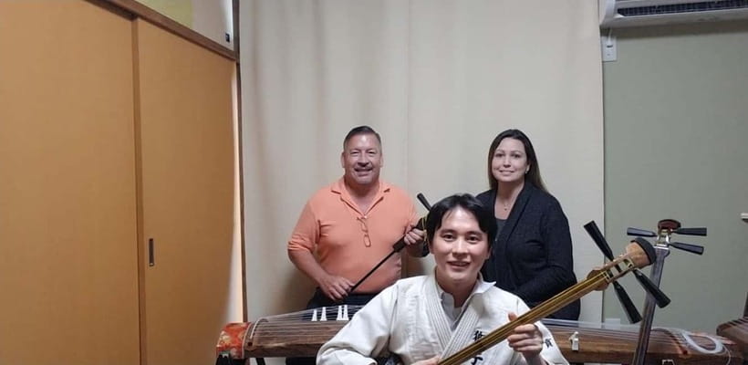 Tokyo: Learn to play traditonal songs on Tsugaru Shamisen - What happens during the one-hour lesson