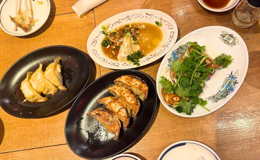 Tokyo: Locals´ Secret Food Tour // Eat like a Japanese - First stop: fresh sushi near the station