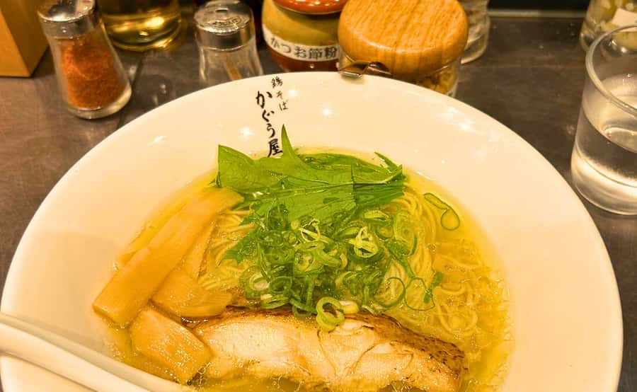 Tokyo: Locals´ Secret Food Tour // Eat like a Japanese - Second stop: gyoza with several flavor choices