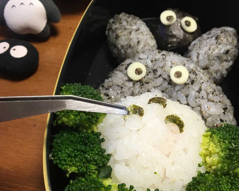 Tokyo: Making a bento box with cute character look - Making a Japanese character bento