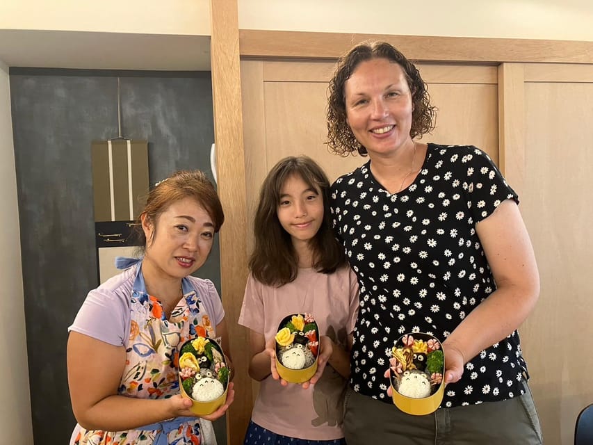 Tokyo: Making a bento box with cute character look - Who should book this class