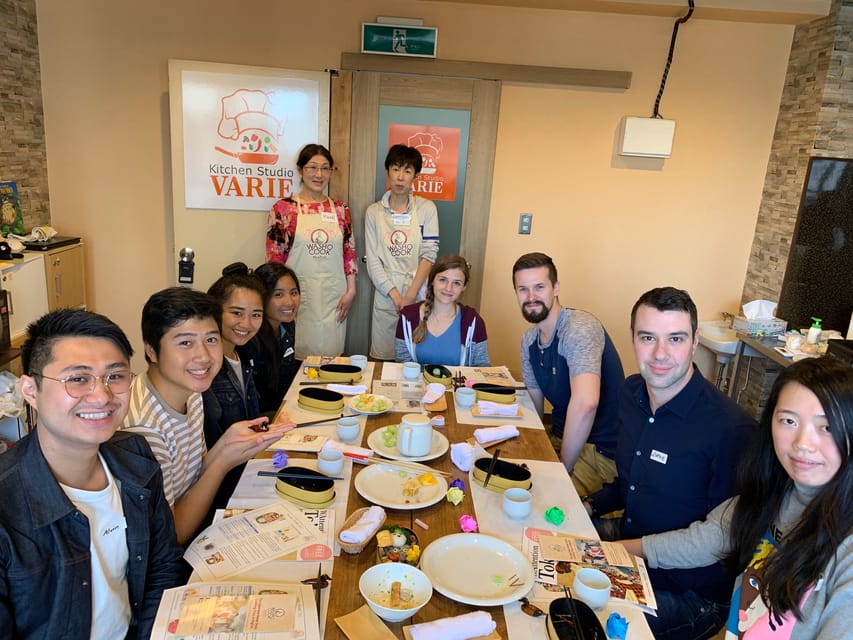 Tokyo: Making a bento box with cute character look - A 150-minute class with a clear rhythm
