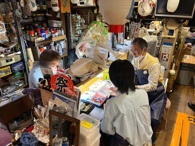 Tokyo: Making a Lantern Workshop in Asakusa with a Craftsman - Decorating Your Own Lantern