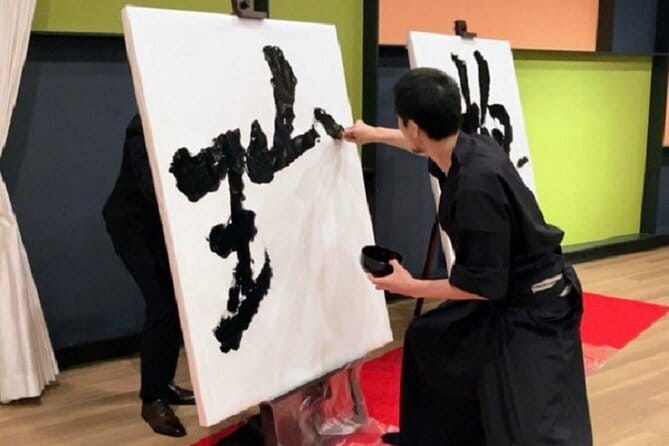 Tokyo Manga Drawing Experience Pro Artist Workshop & MangaHistory - Why the small group changes the experience