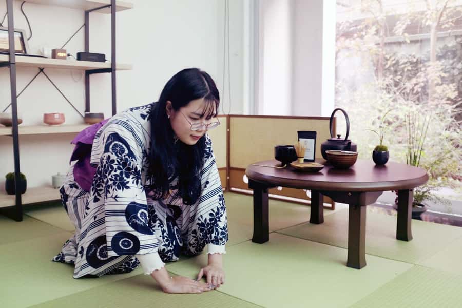 Tokyo: Matcha and Kimono Experience - Choosing and wearing the easy kimono