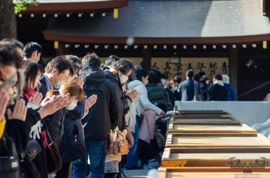 Tokyo: Meiji Jingu, Harajuku, Shibuya, and Shijuku Tour - Shibuya: crossing, shopping, and a flexible hour