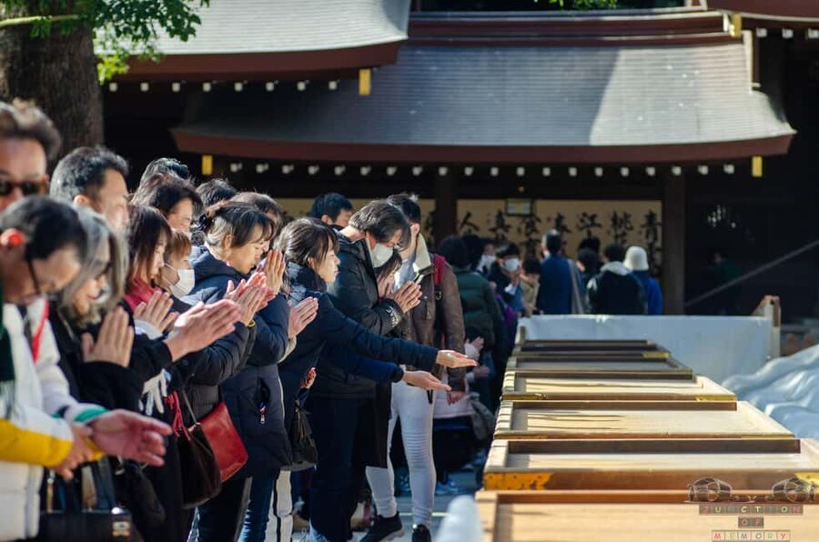Tokyo: Meiji Jingu, Harajuku, Shibuya, and Shijuku Tour - Shinjuku: a practical finish after dark