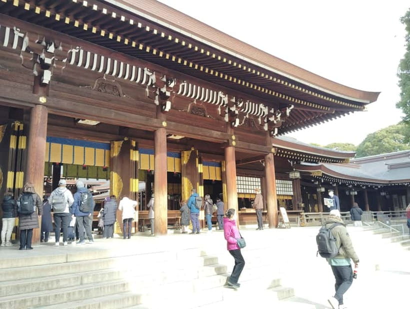 Tokyo: Meiji Jingu Shrine & Inner Garden Guided Tour (2h) - How the guides shape the experience