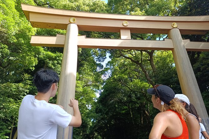 Tokyo: Meiji Shrine and Shinto Culture Walking Tour - Passing through the giant wooden torii