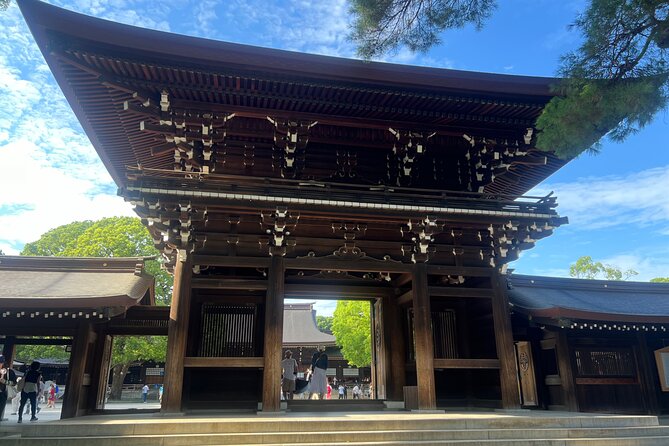 Tokyo: Meiji Shrine and Shinto Culture Walking Tour - Walking through the 70-hectare forest