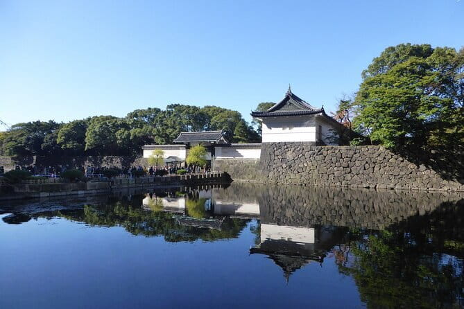 Tokyo: Meiji Shrine Walking Tour — Shintoism & Imperial System - How the guides shape the experience