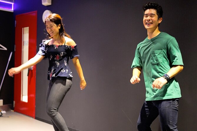 Tokyo Morning Shuffle Dance & Breakfast with a TikTok Star - Starting with stretches and rhythm drills