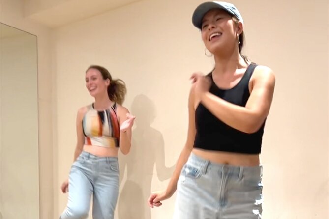 Tokyo Morning Shuffle Dance & Breakfast with a TikTok Star - Learning shuffle basics one step at a time