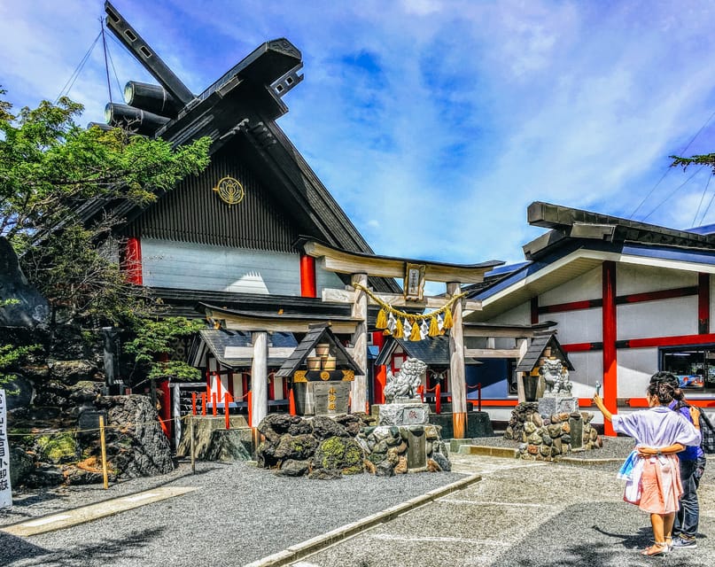 Tokyo Mt Fuji 5th St & Hakone Cruise Bus Tour w/Bullet Train - A Japanese buffet with an early lunch