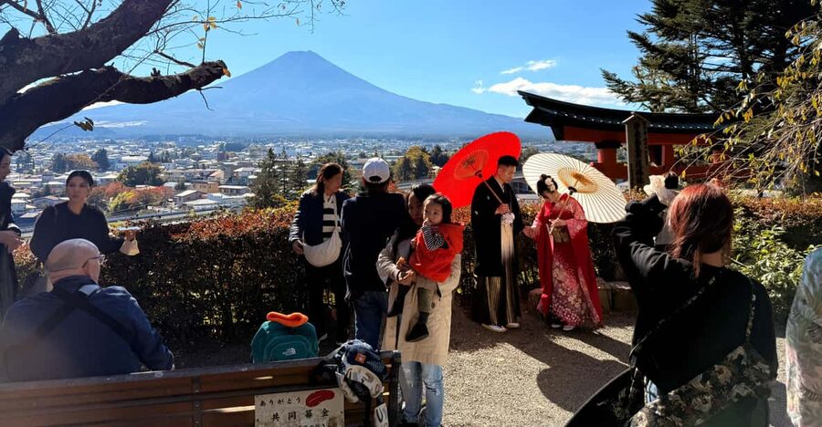 Tokyo:Mt Fuji & Hakone Day Tour with English Speaking Driver - Oshino Hakkai and the Fuji village stops