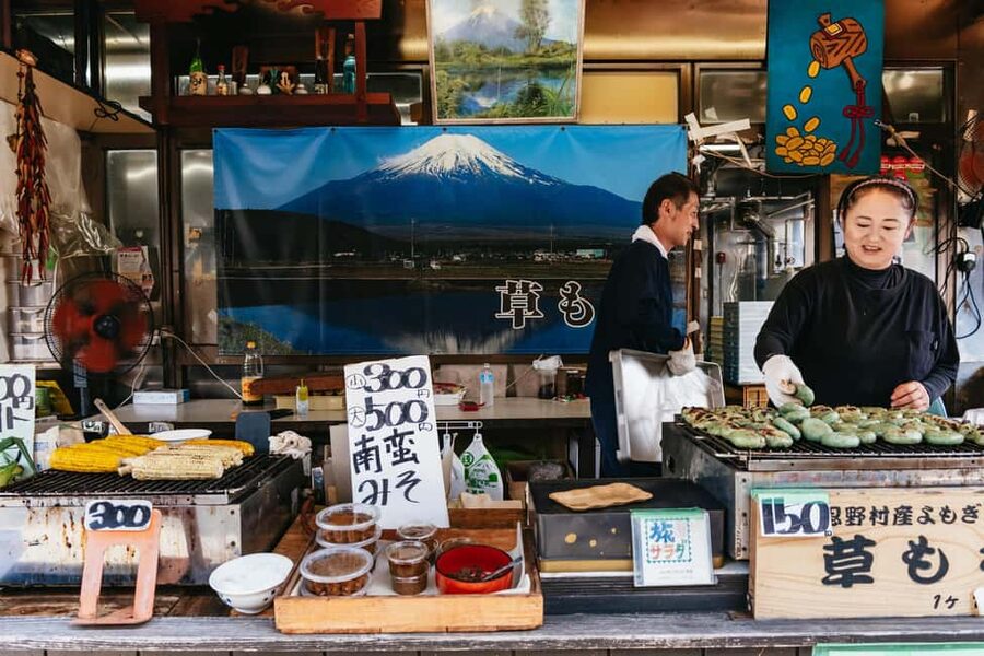Tokyo: Mt. Fuji, Kamakura, Big Buddha, & Lake Ashi Day Trip - Oshino Hakkai and its clear spring ponds