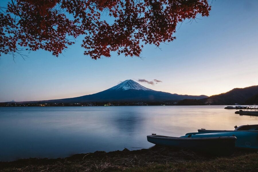 Tokyo: Mt. Fuji & Lake Kawaguchi Private Tour with Transfer - Chureito Pagoda: the famous Fuji photograph