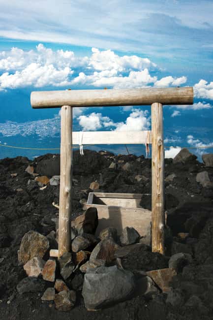 Tokyo: Mt. Fuji & Lake Kawaguchi Private Tour with Transfer - Oshino Hakkai: old-style village scenes and clear spring water