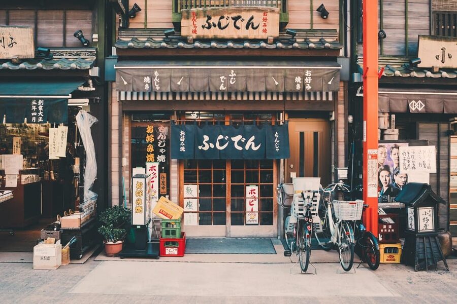 Tokyo Must-See Attractions Private Walking Tour With A Guide - What your guide adds to the day