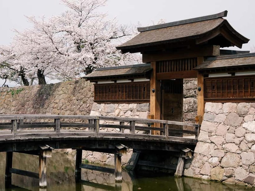 Tokyo: Nagano Snow Monkeys and Zenkoji Tour with Temples - Shibu Onsen is a photo stop, not a full bathing visit