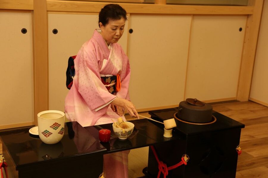 Tokyo: Practicing Zen with a Japanese Tea Ceremony - Matcha, sweets, and the order of the ritual
