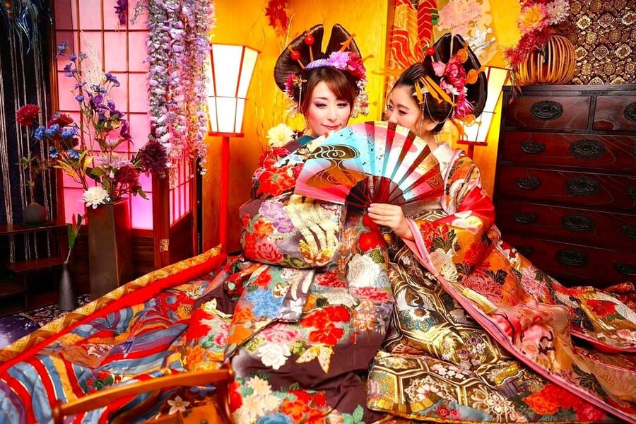 Tokyo: Private Makeover Photography Studio in Luxury Kimono - Choosing your costume, ornaments, and props