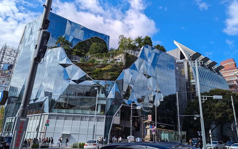 Tokyo: Private Morning Run with Sento Bath Experience - Aoyama streets, viewpoints, and small discoveries