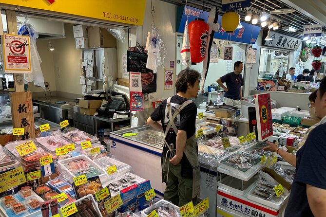 Tokyo: Private Tsukiji Fish Market Tour with 3 Food Stops - Three included tastings in Tsukiji