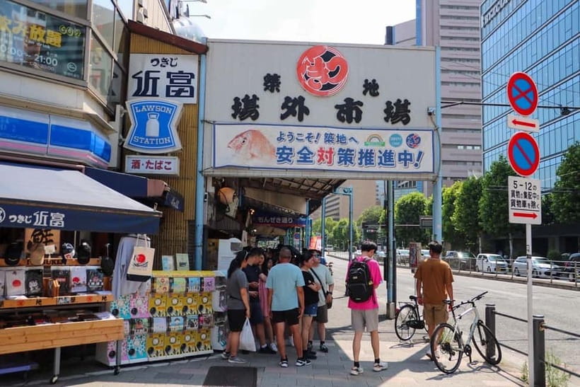 Tokyo: Private Tsukiji Street Food & Sake with Local Guide - Who should book this experience